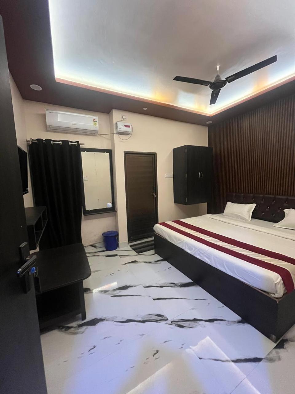 Hotel Shiv Mangalam Near Kashi Vishwanath Tample Варанасі Екстер'єр фото